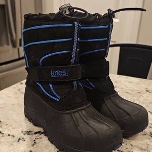 Totes Kids Black and Blue Snow Boots